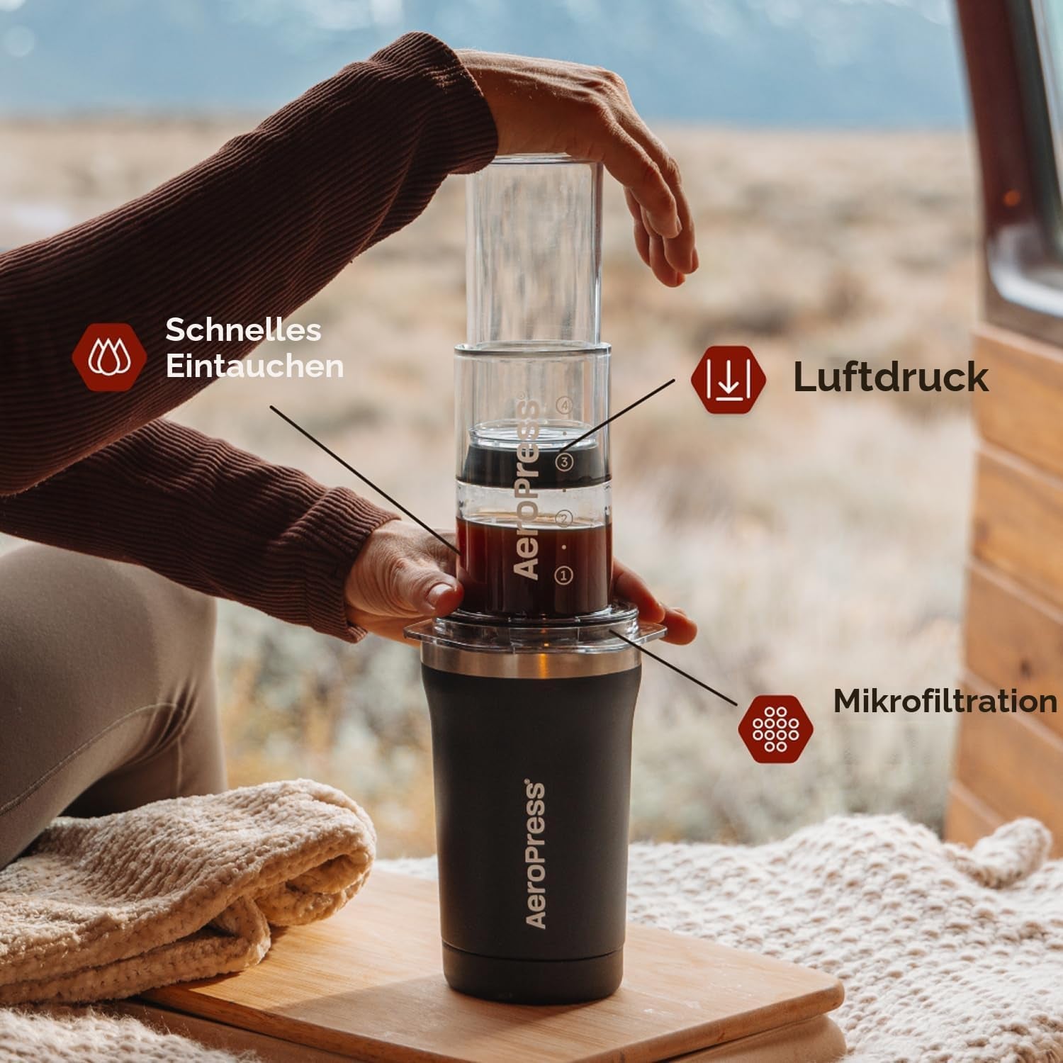 Aeropress Go plus Kleines Tragbares Kaffeemaschinen-Set, Ideal Für Reisen, Camping & Büro, All-In-One French Press, Manuelle Espresso- & Pour-Over-Kaffeemaschine, 2 Min Brühzeit, Schwarz