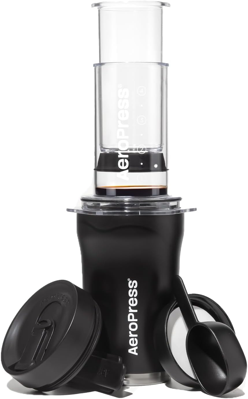 Aeropress Go plus Kleines Tragbares Kaffeemaschinen-Set, Ideal Für Reisen, Camping & Büro, All-In-One French Press, Manuelle Espresso- & Pour-Over-Kaffeemaschine, 2 Min Brühzeit, Schwarz